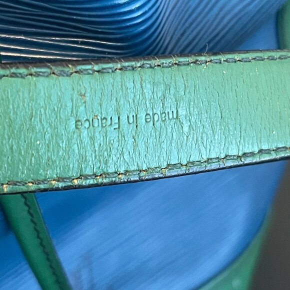 Louis Vuitton 1992 Vintage Bi-Color Epi Leather Petit Noé Bucket Bag - Preowned - Picture 13 of 16